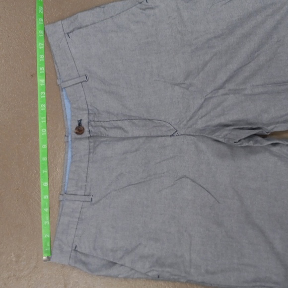 IZOD  SHORTS - Picture 3 of 10